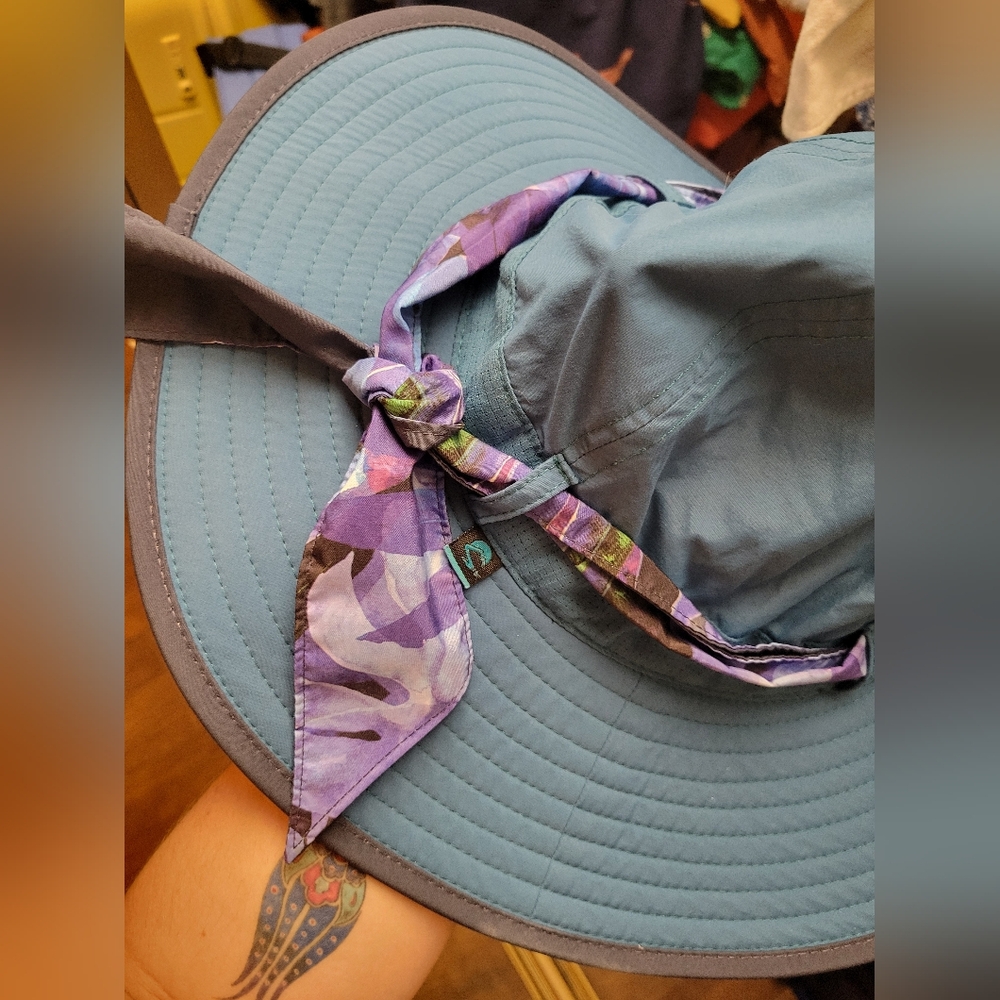 NWOT Sunday Afternoons Teal Wide Brim Hat with Purple Scarf